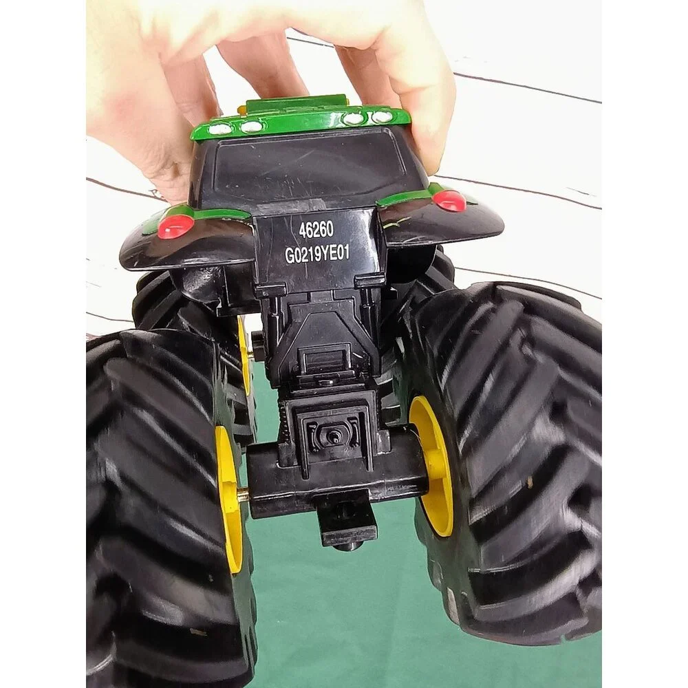 John‎ Deere Tractor Monster Treads With Lights and Sounds